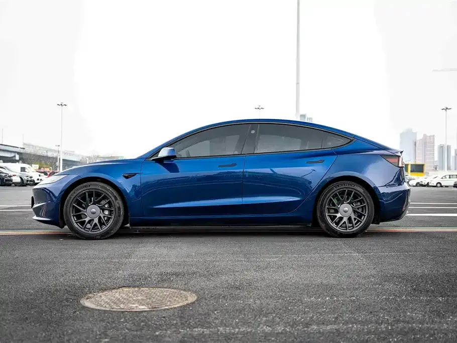 Tesla Model 3 — фото 2