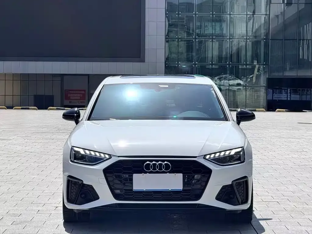 Audi A4L 2022 из CN, фото 2