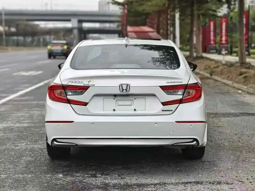 Honda Accord — фото 9