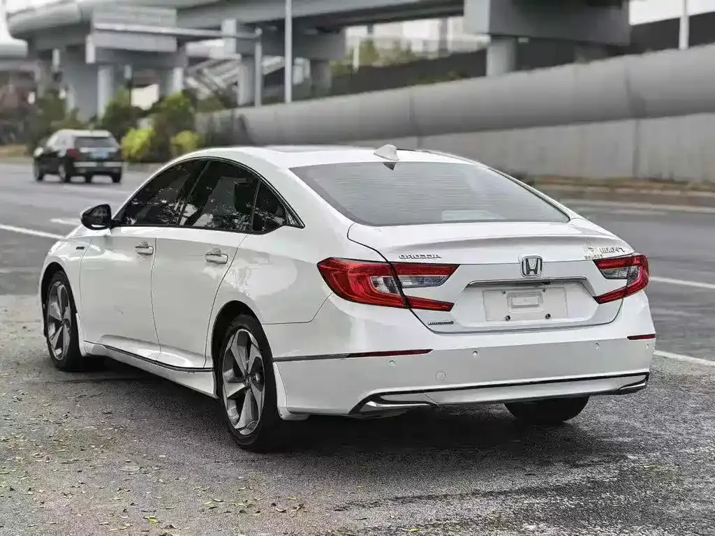 Honda Accord — фото 7