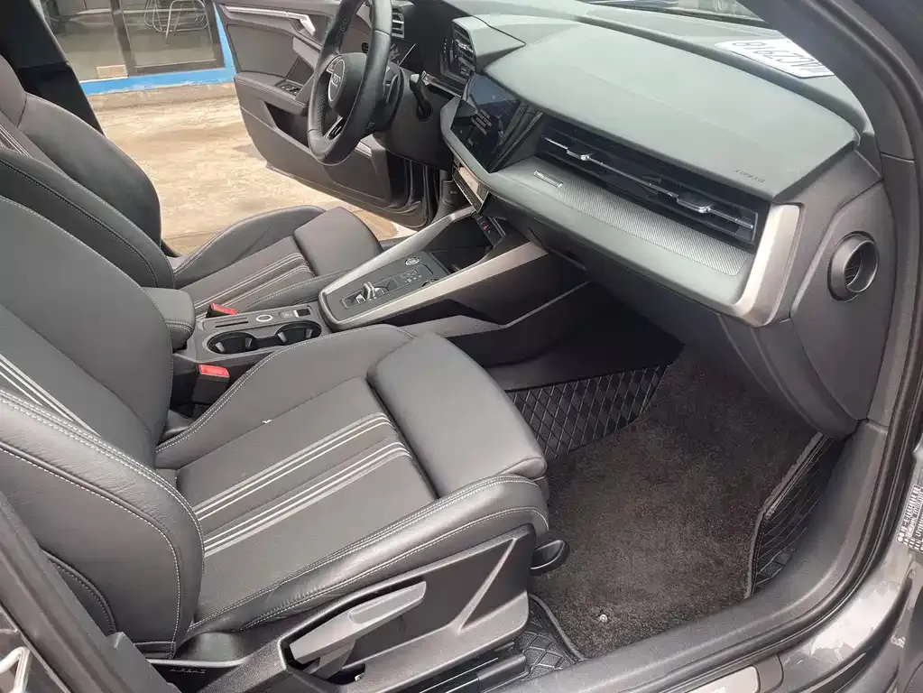 Audi A3 2023 из CN, фото 2