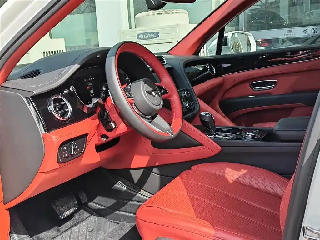 Bentley Bentayga 2021 из CN, фото 6