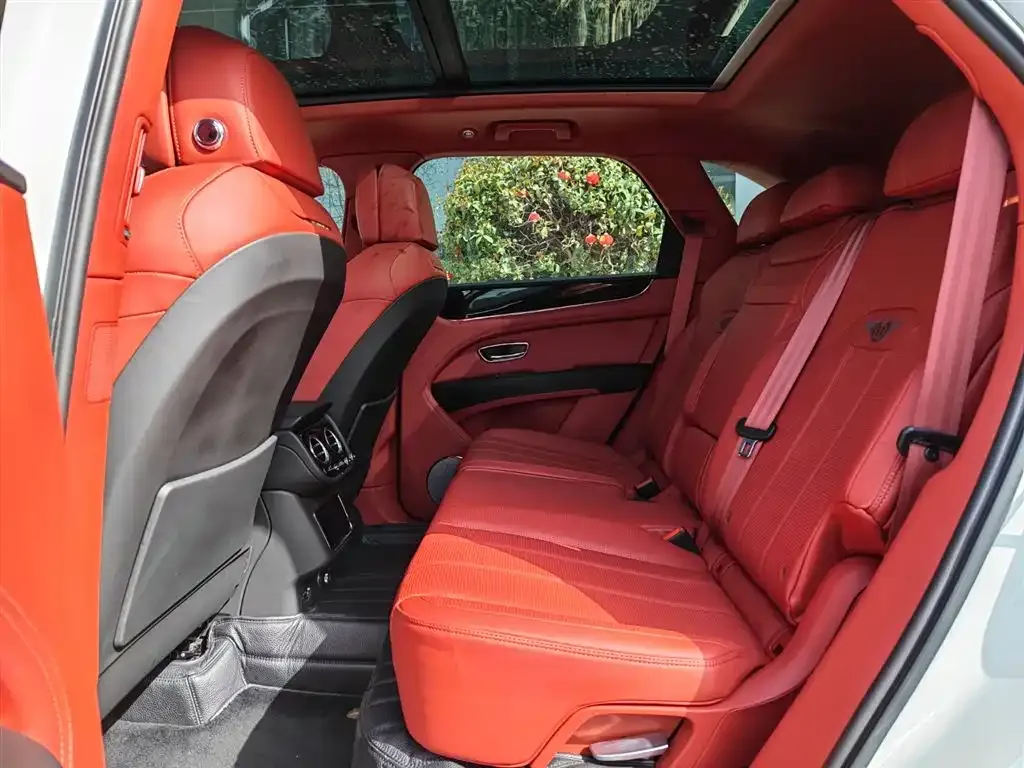 Bentley Bentayga 2021 из CN, фото 10