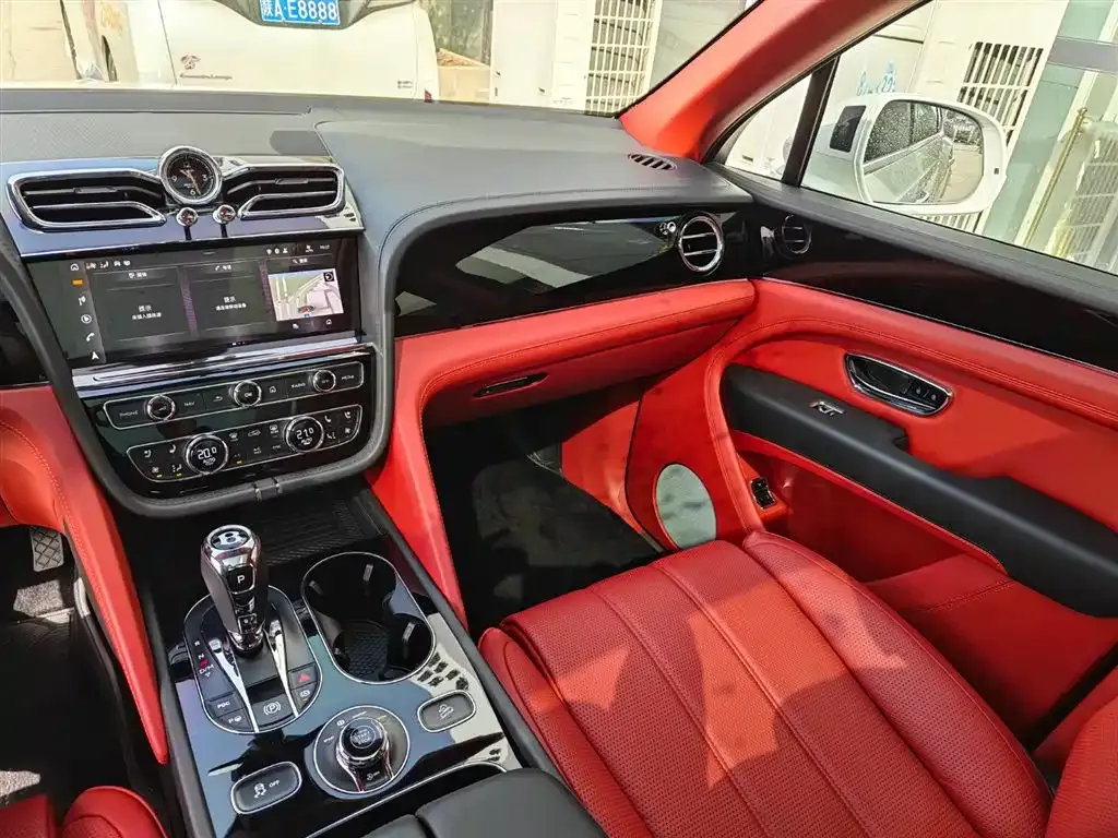 Bentley Bentayga 2021 из CN, фото 3