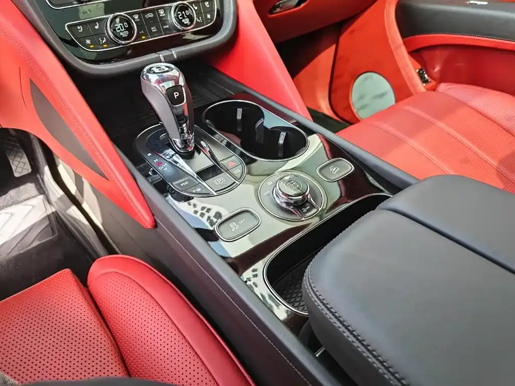 Bentley Bentayga 2021 из CN, фото 9
