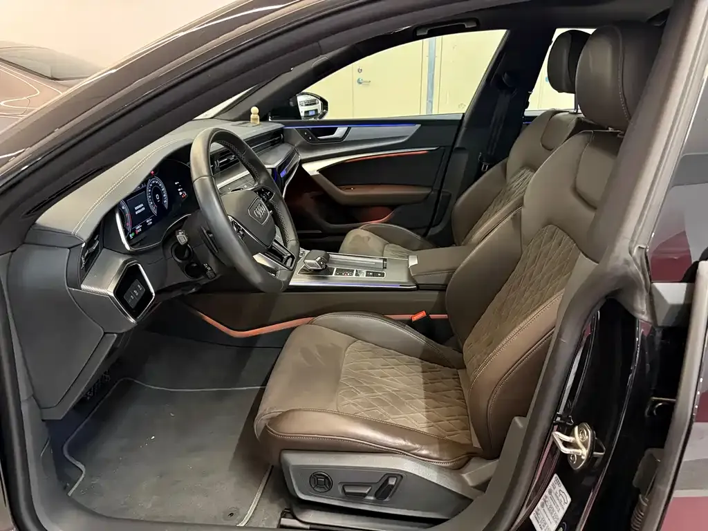 Audi A7L 2023 из CN, фото 4