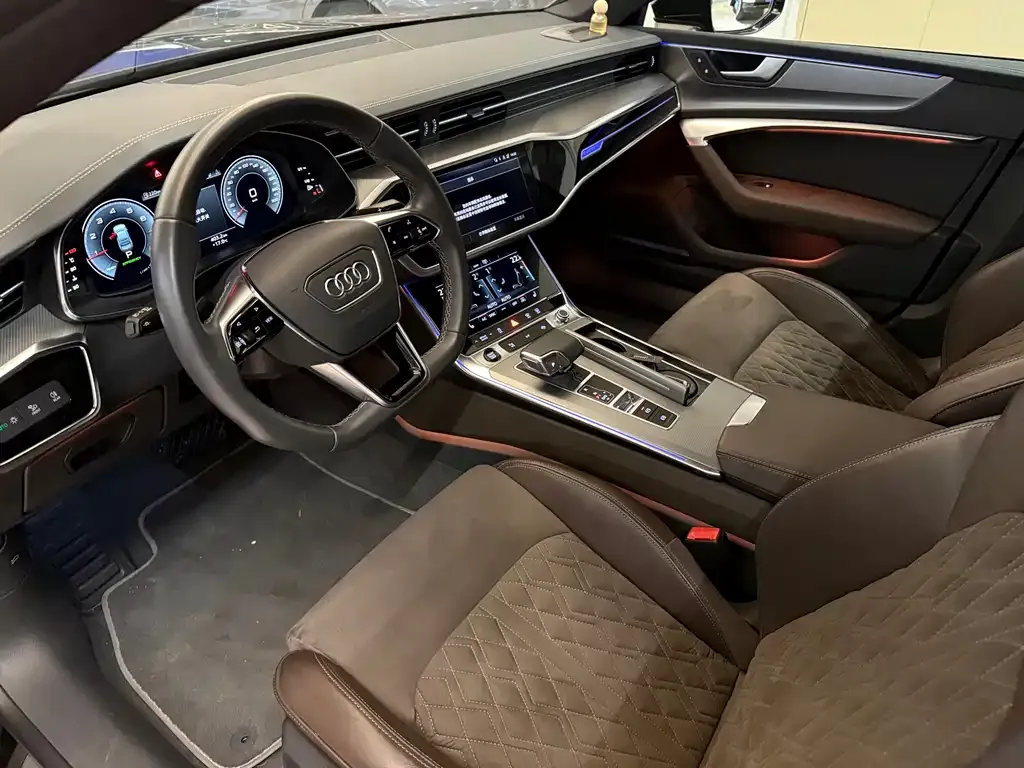 Audi A7L 2023 из CN, фото 2