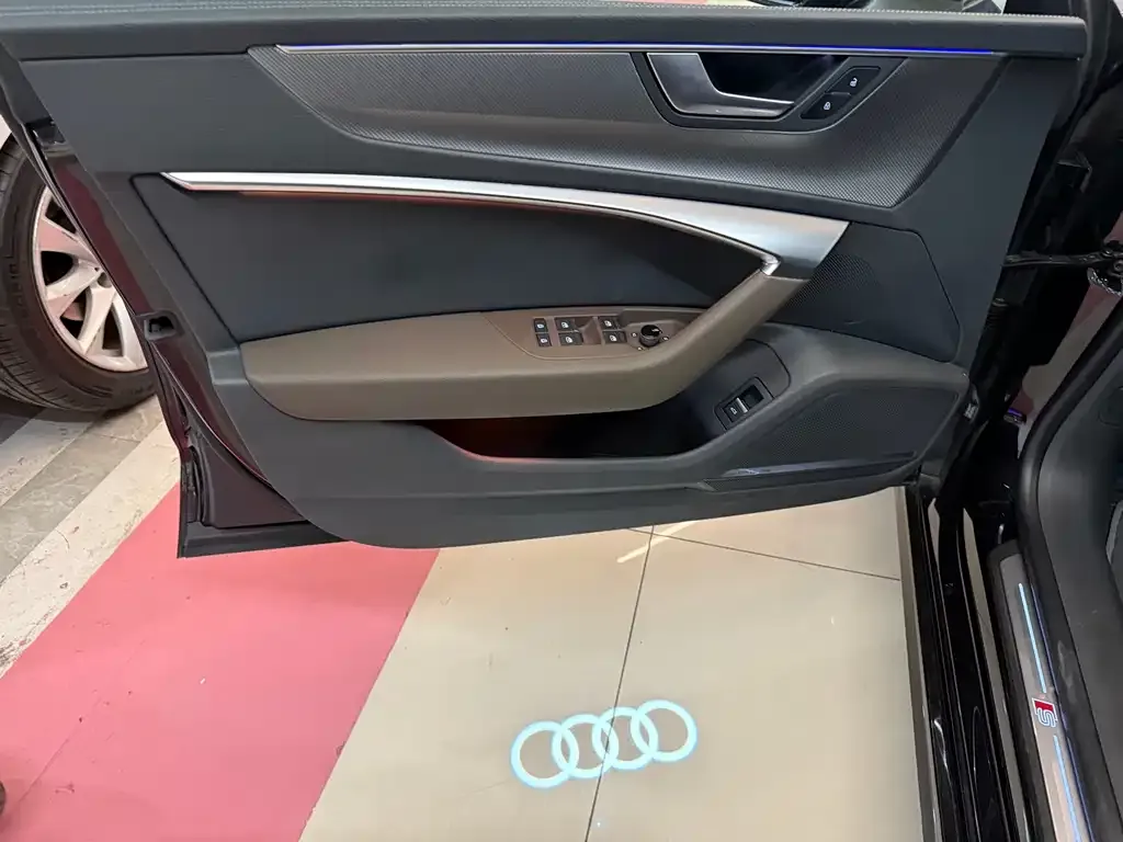 Audi A7L 2023 из CN, фото 6