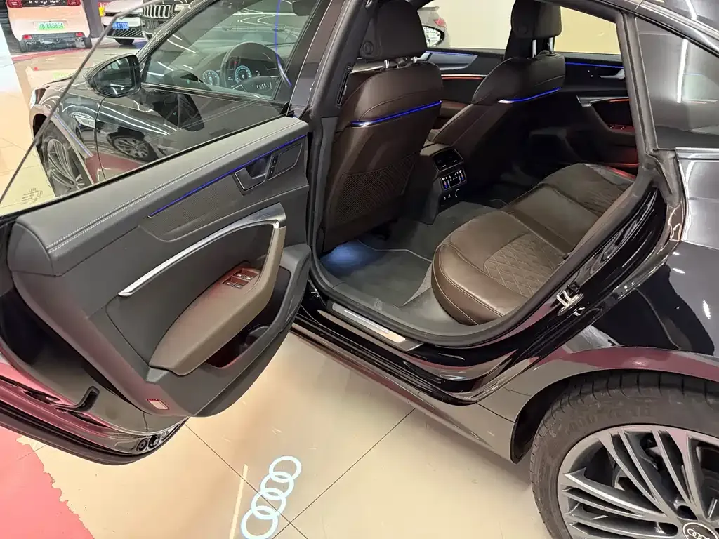 Audi A7L 2023 из CN, фото 3
