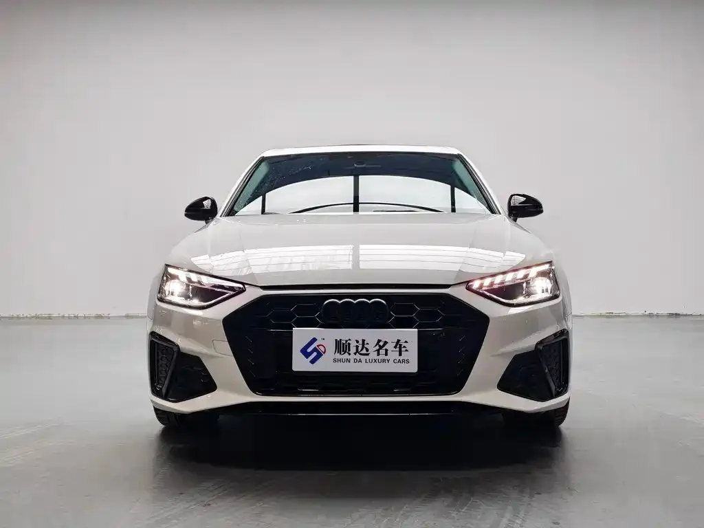 Audi A4L 2022 из CN, фото 1
