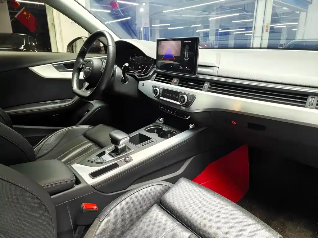 Audi A4L 2022 из CN, фото 4