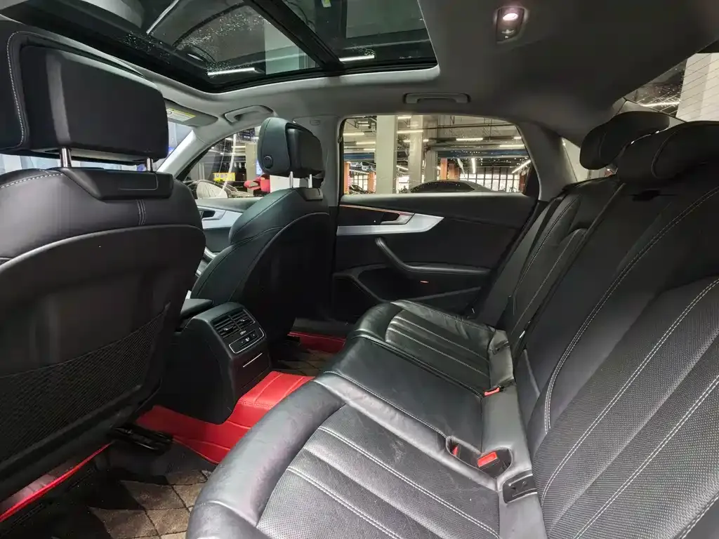 Audi A4L 2022 из CN, фото 6