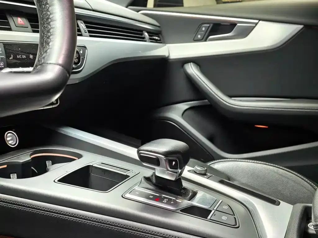 Audi A4L 2022 из CN, фото 8