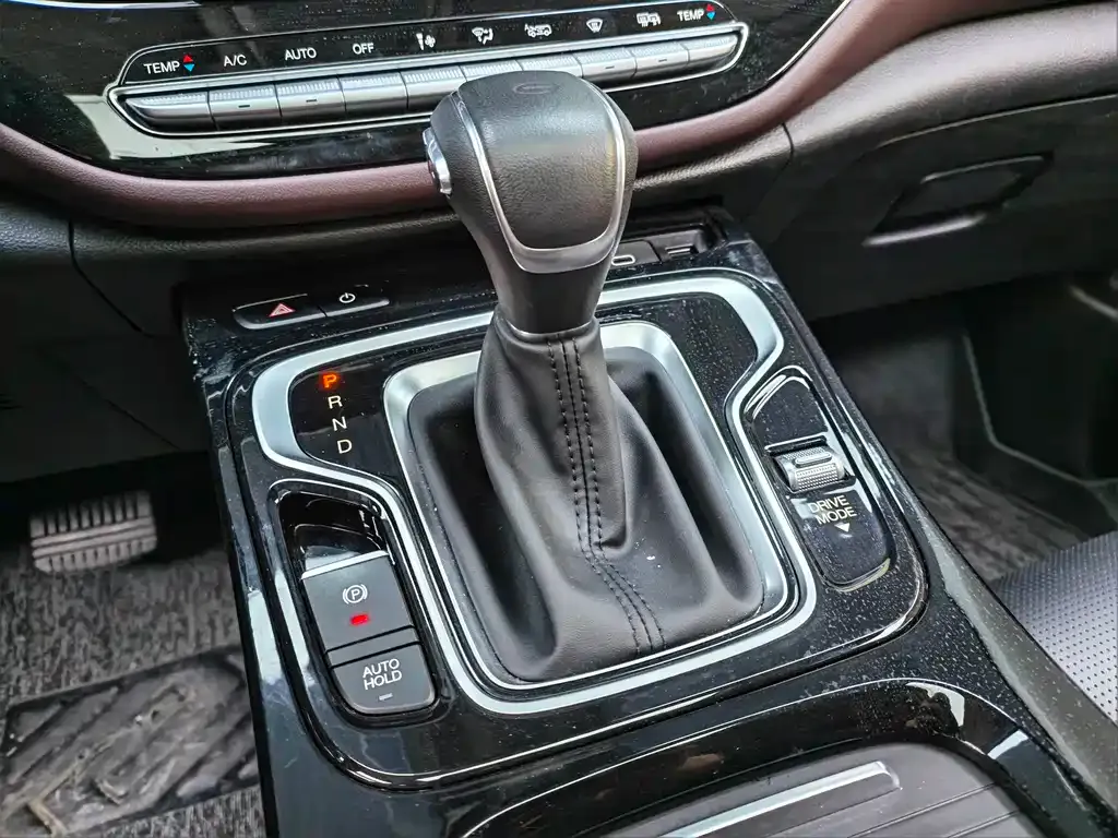 GAC Motor Trumpchi M6 — фото 10