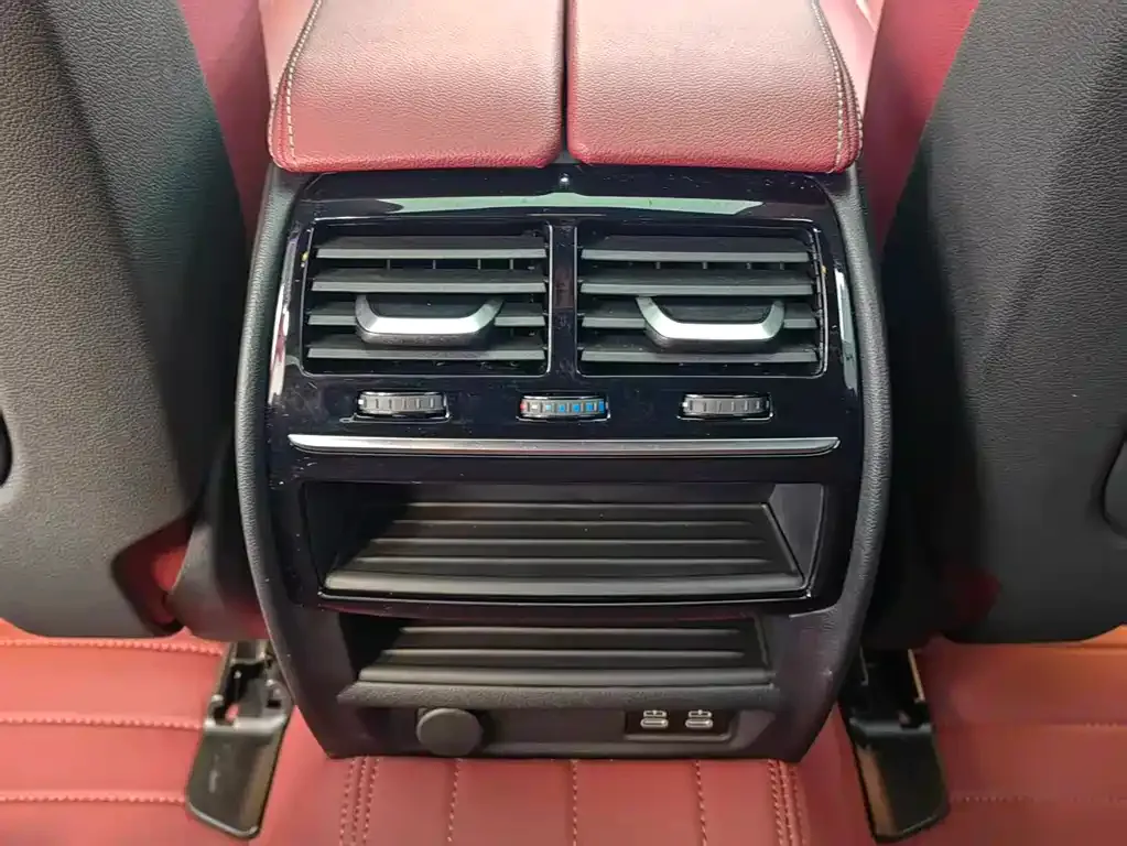 BMW 5 Series 2023 из CN, фото 9