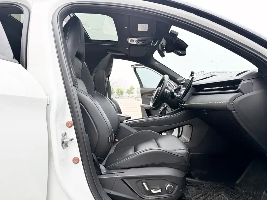 Lynk & Co 03 2022 из CN, фото 3