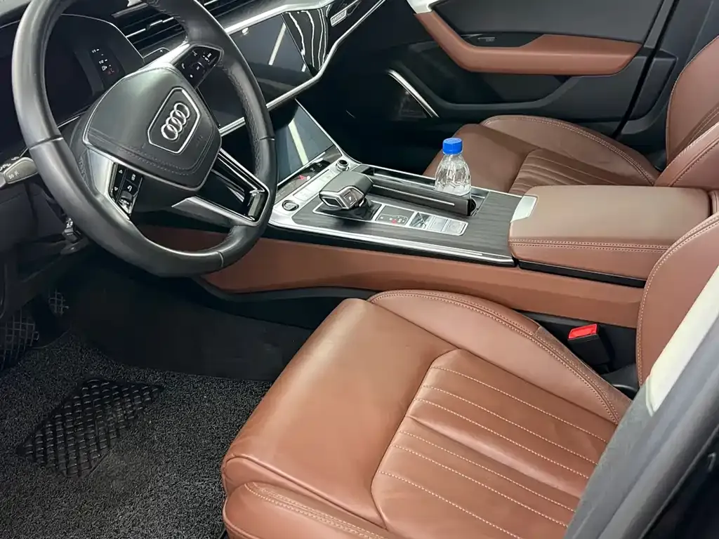 Audi A6L 2023 из CN, фото 4