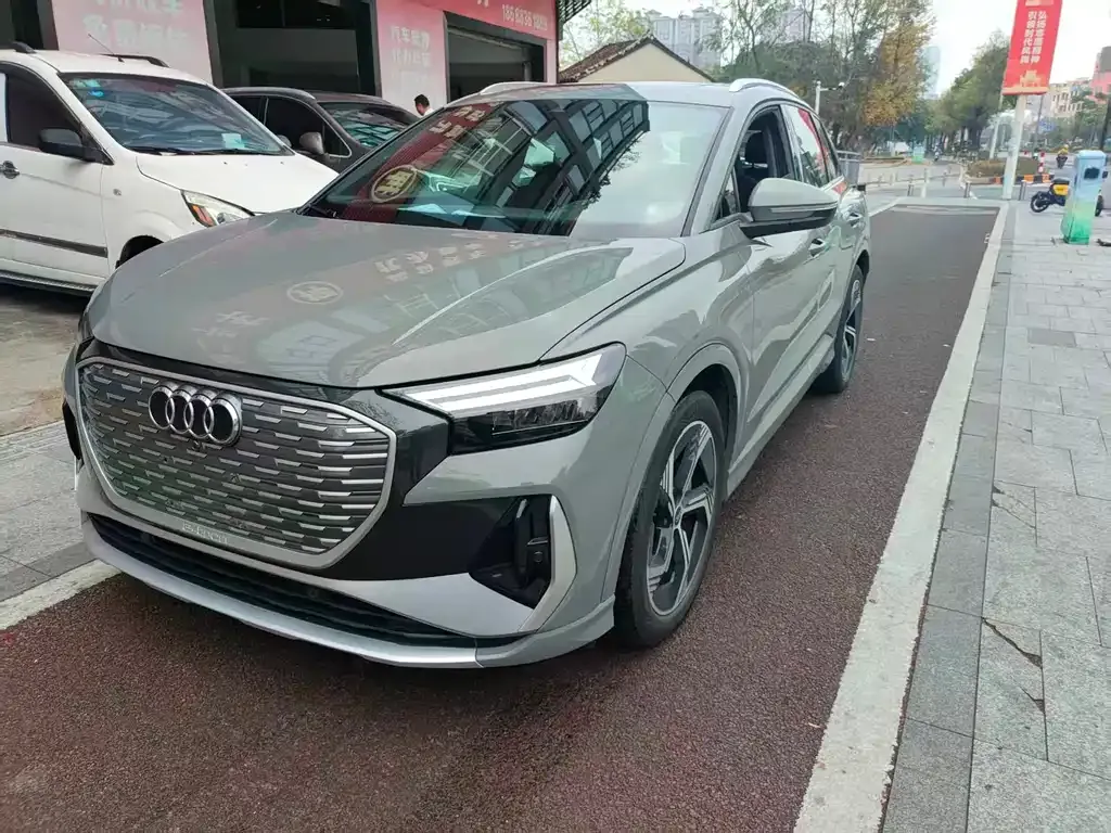 Audi Q4 e-tron — фото 1