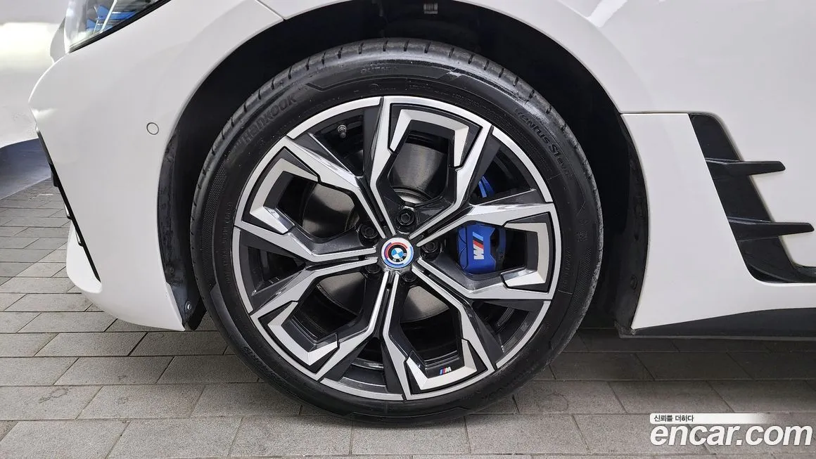 BMW i4 — фото 10