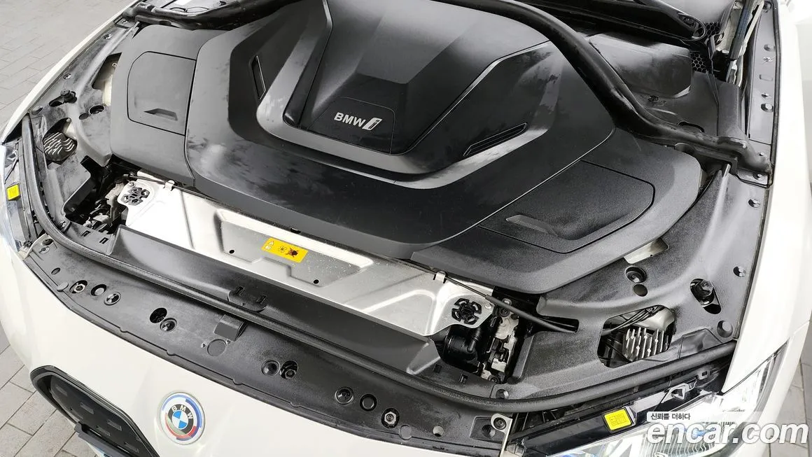 BMW i4 — фото 9