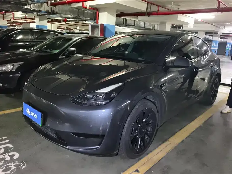 Tesla Model Y — фото 1