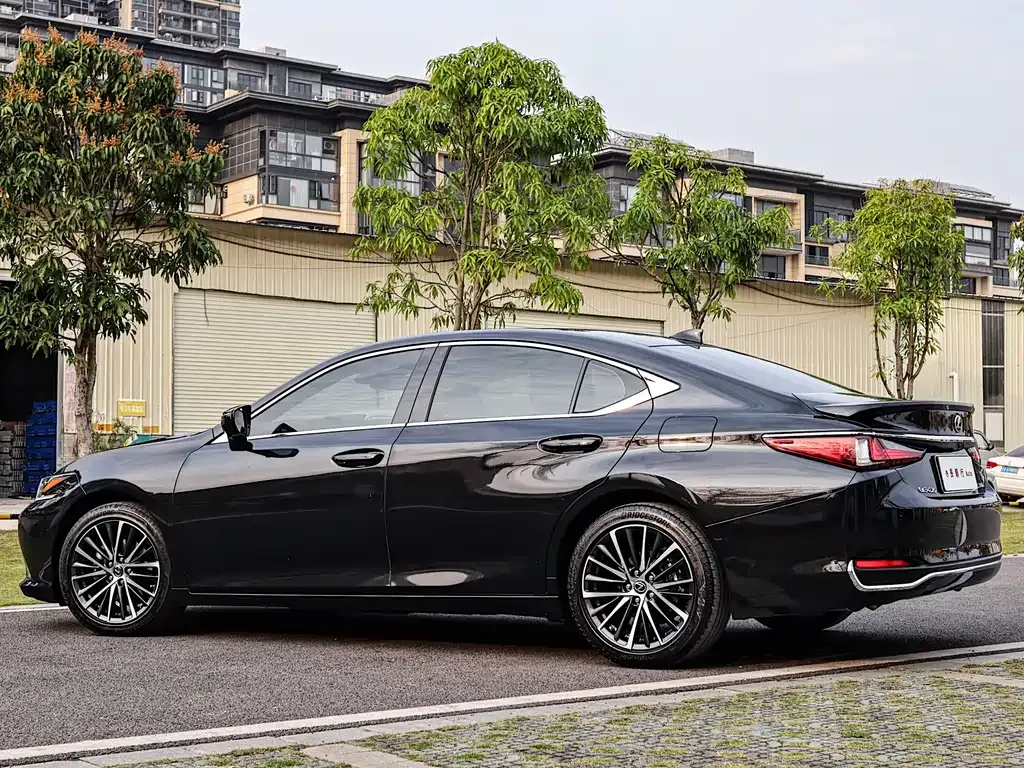 Lexus ES — фото 4
