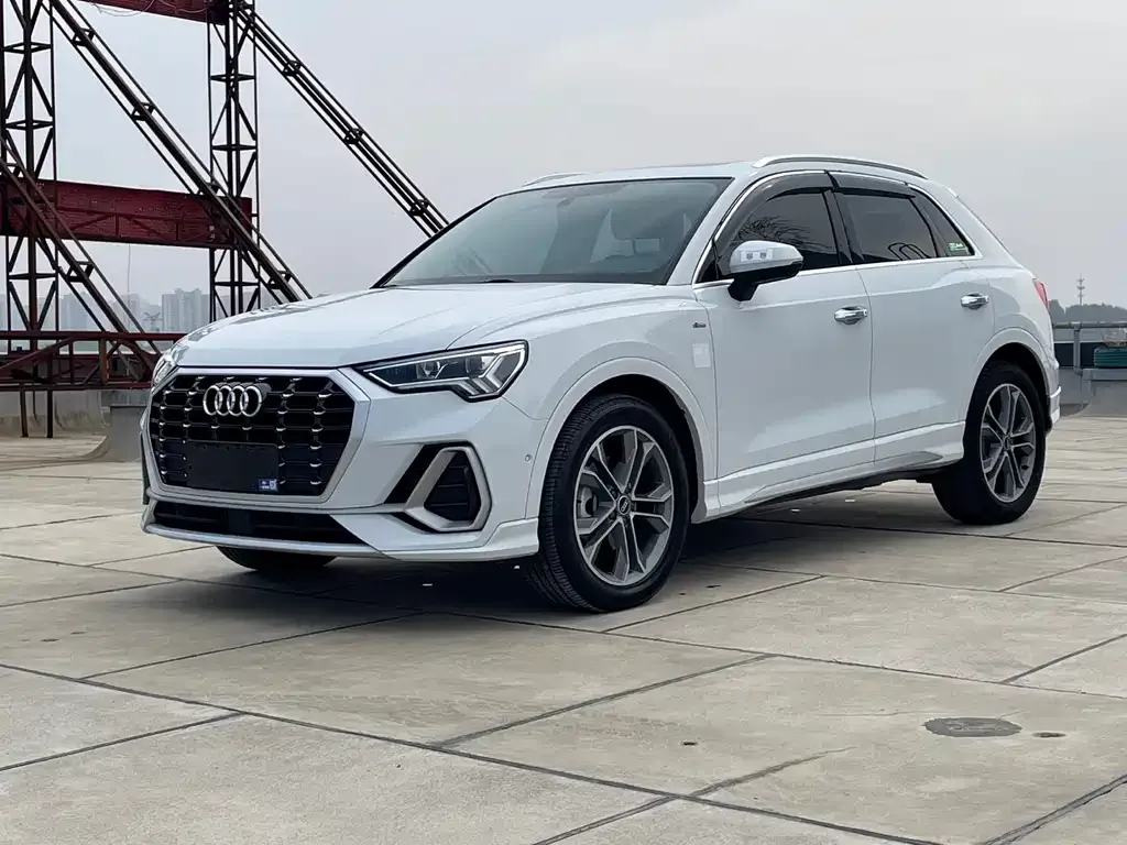 Audi Q3 — фото 1