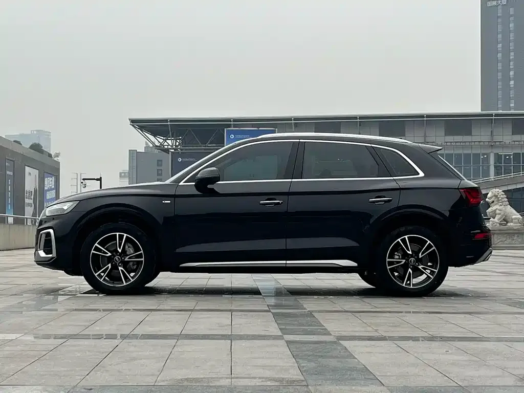 Audi Q5L — фото 6