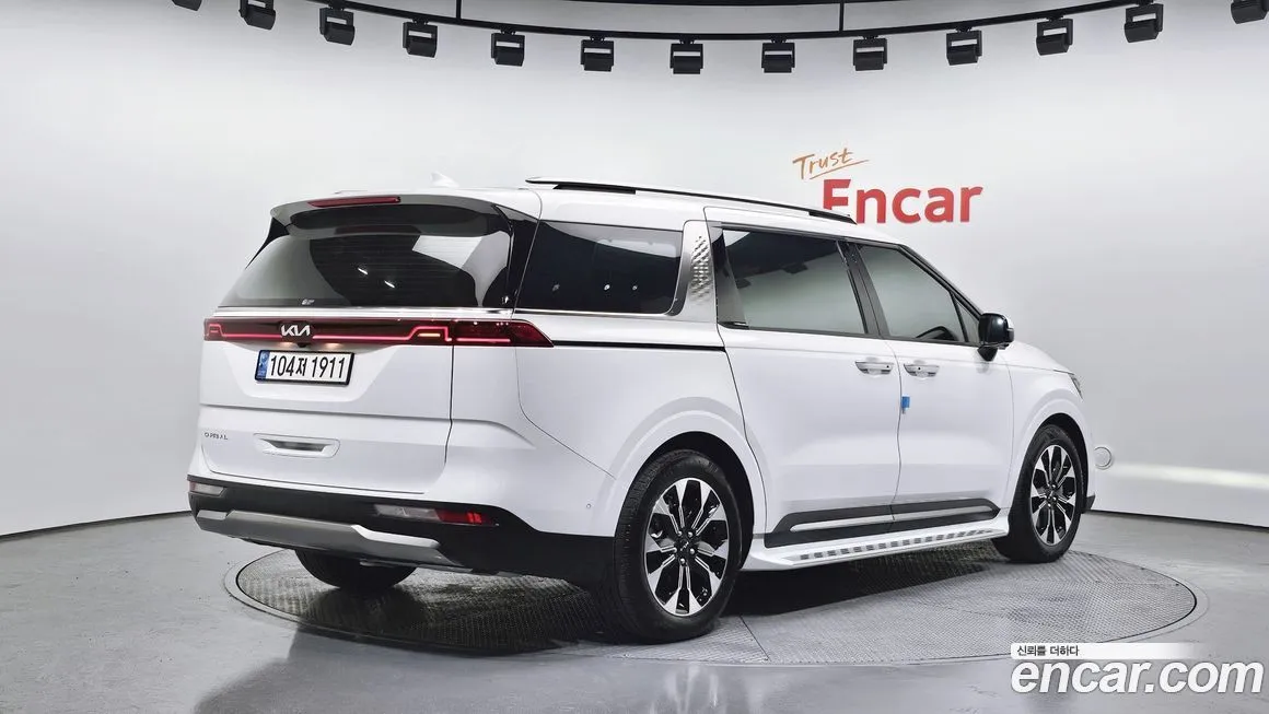Kia Carnival — фото 10
