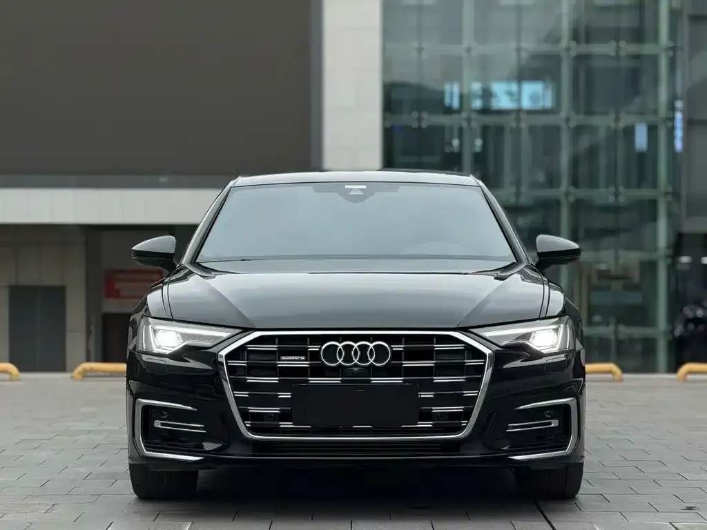 Audi A6L — фото 1