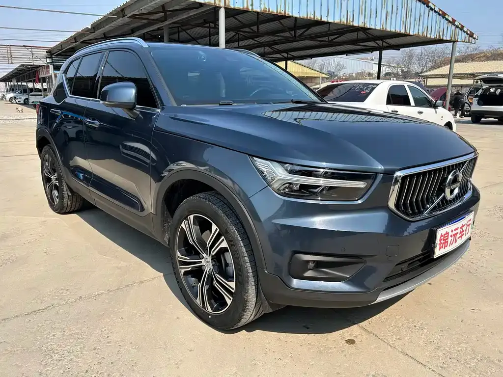 Volvo XC40 — фото 2
