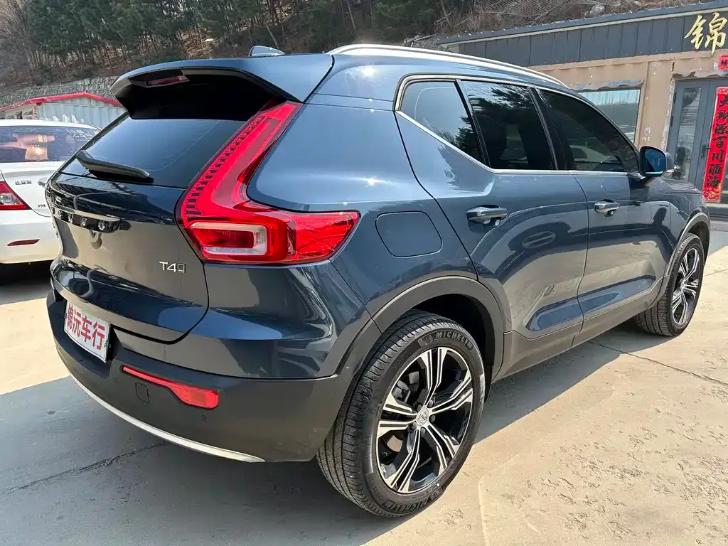 Volvo XC40 — фото 7
