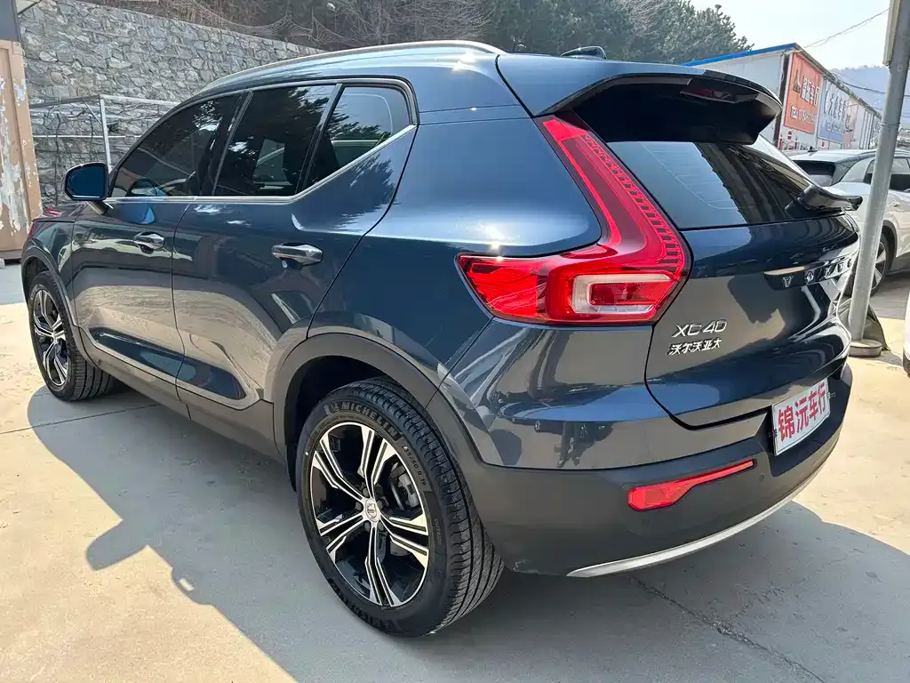 Volvo XC40 — фото 6