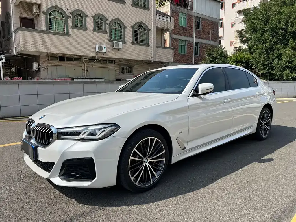 BMW 5 Series — фото 1