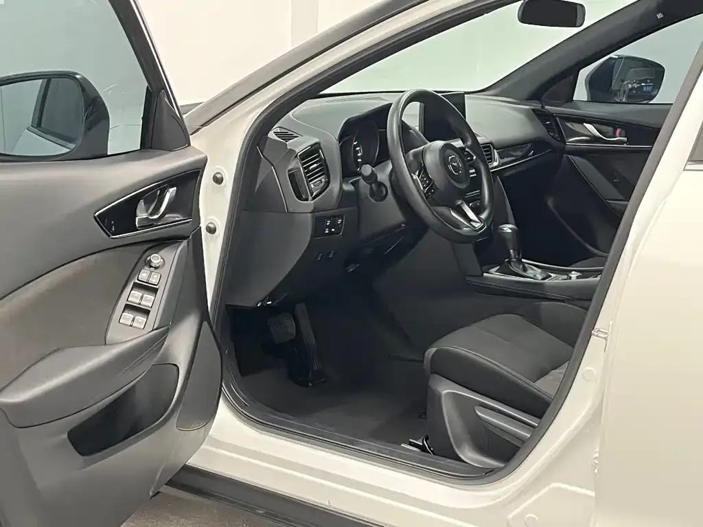 Mazda CX-4 2023 из CN, фото 6