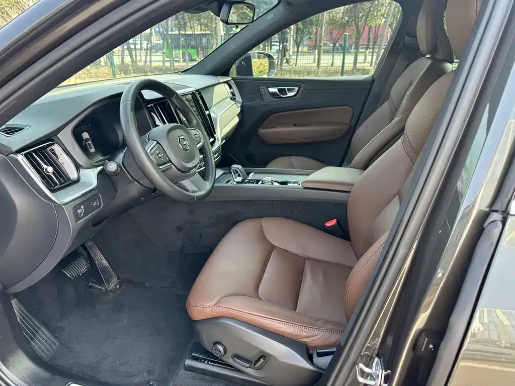 Volvo XC60 2021 из CN, фото 3