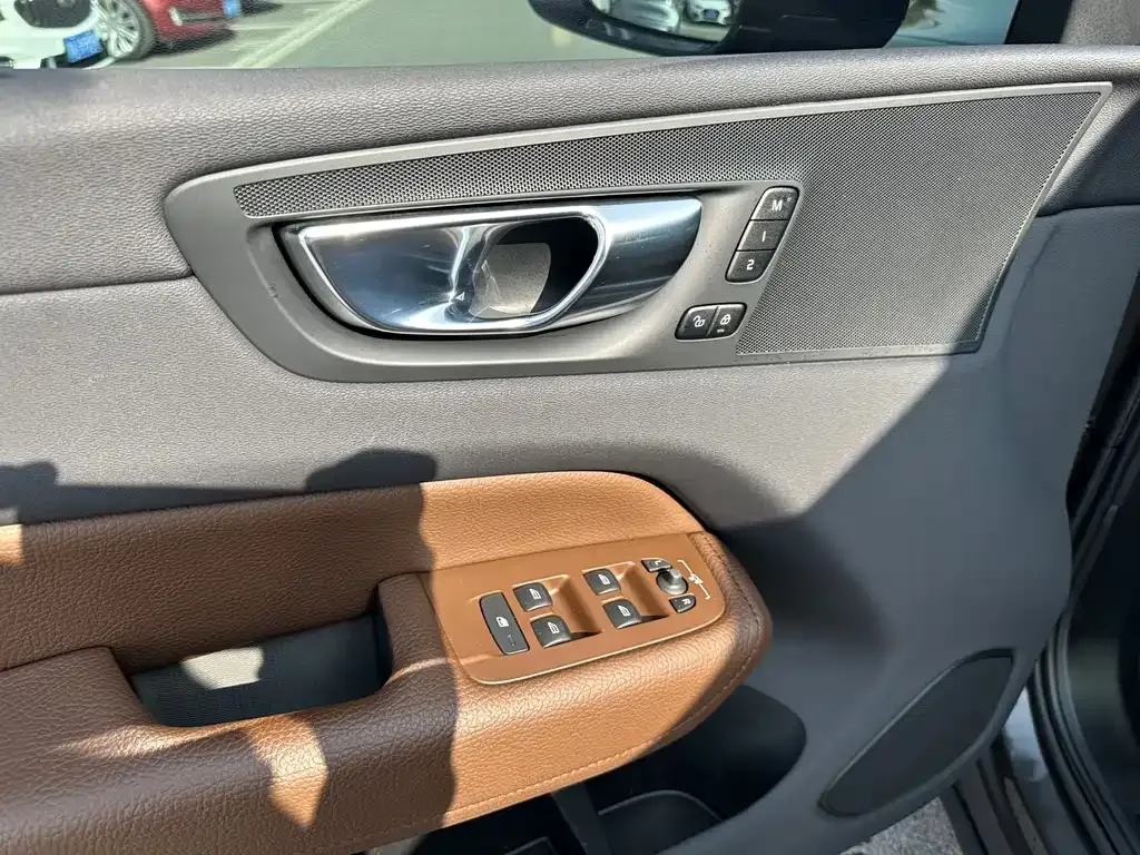 Volvo XC60 2021 из CN, фото 9