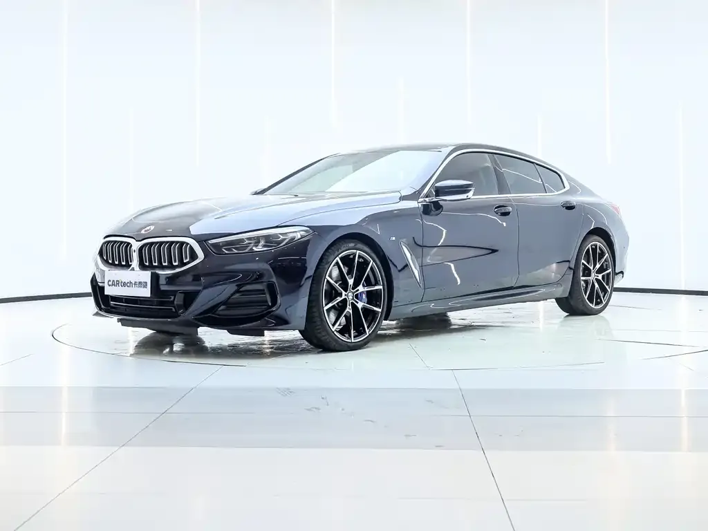BMW 8 Series — фото 1