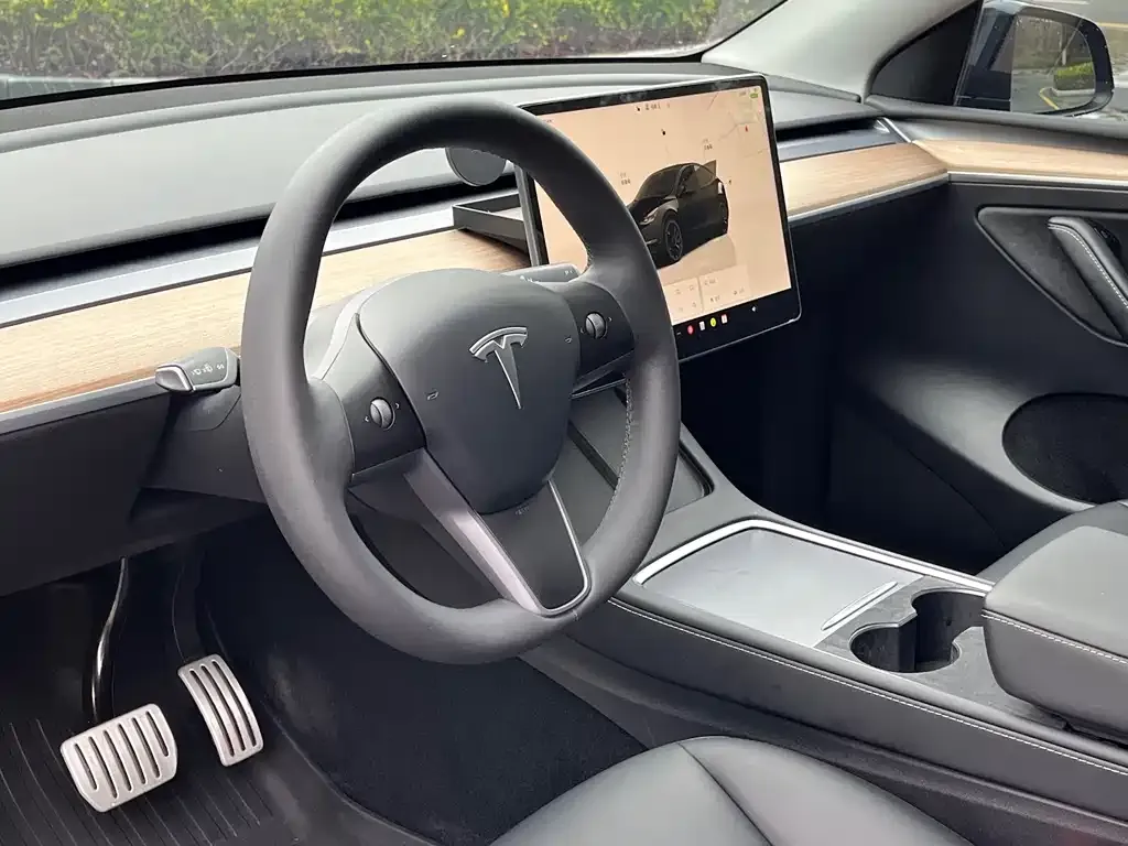 Tesla Model Y — фото 4
