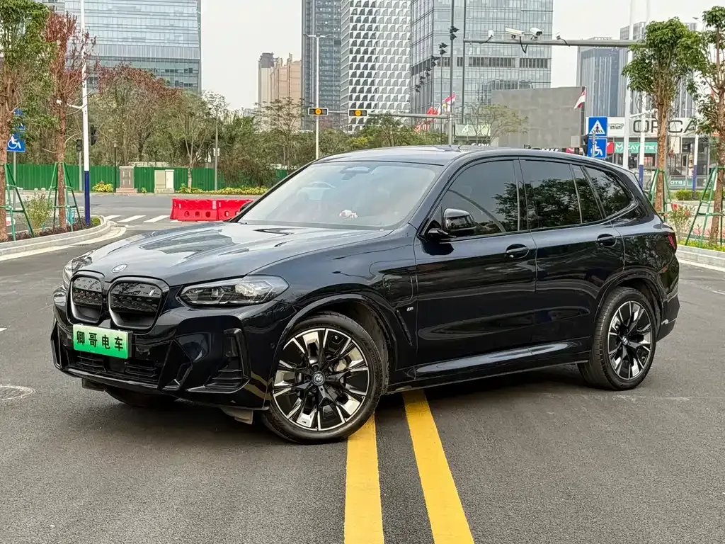 BMW iX3 — фото 1