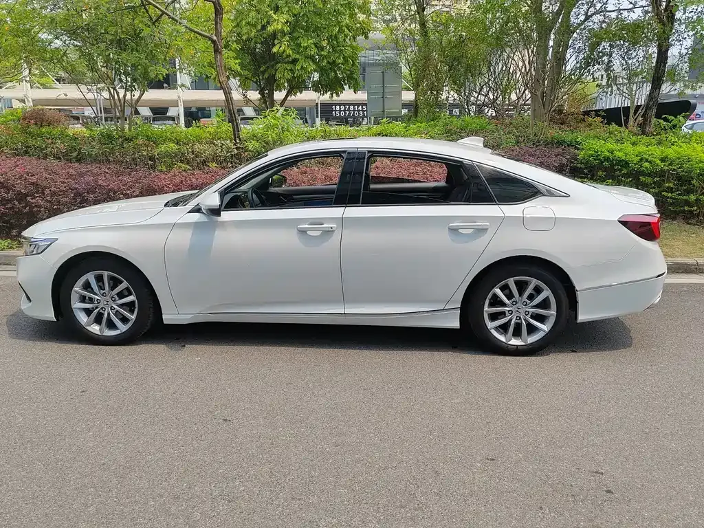 Honda Accord — фото 10