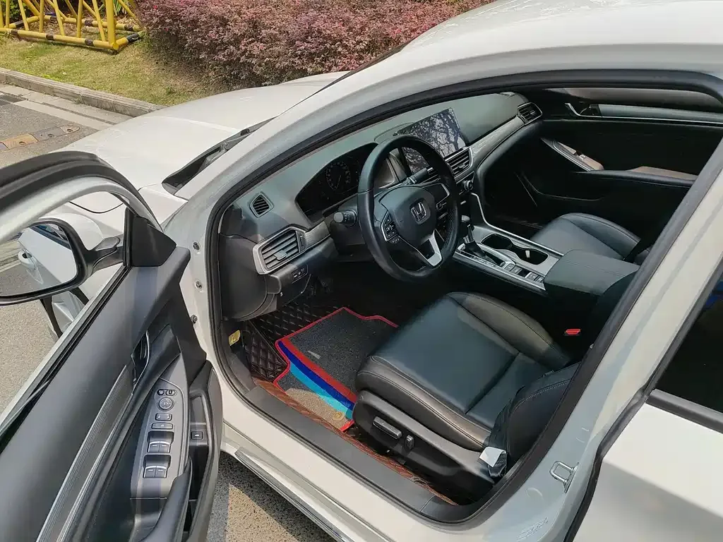 Honda Accord — фото 9