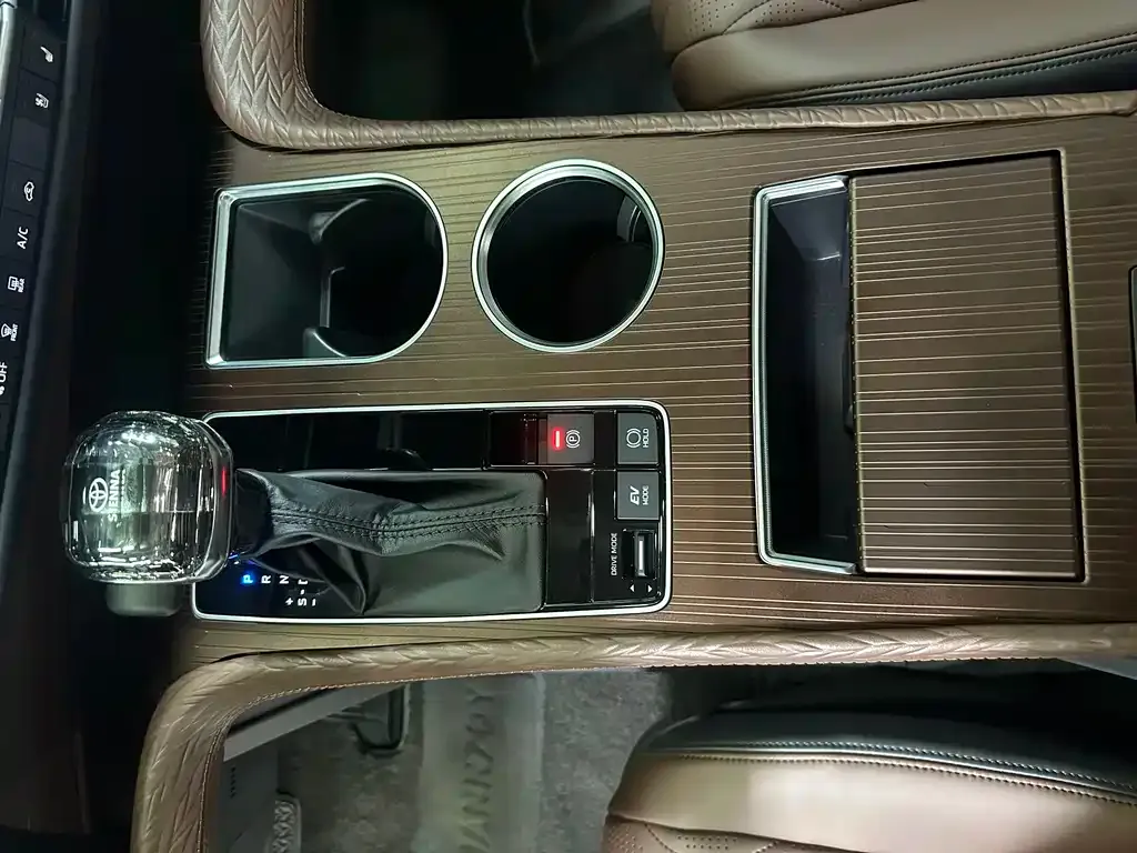 Toyota Sienna 2023 из CN, фото 6