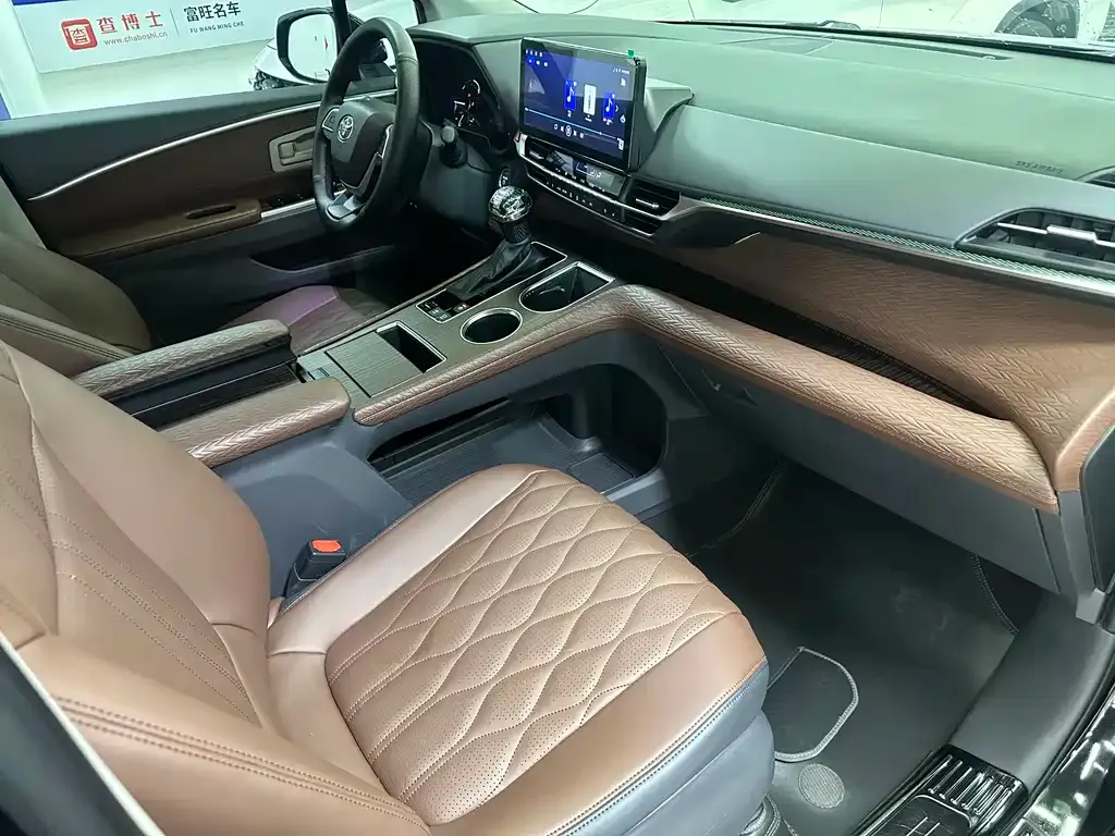 Toyota Sienna 2023 из CN, фото 2