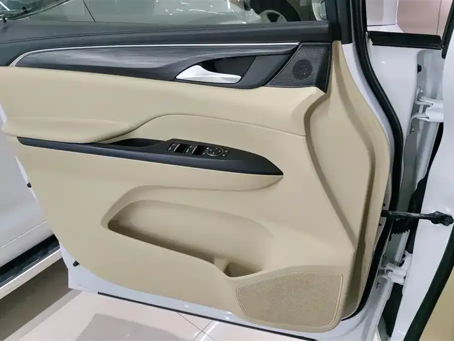Buick GL8 2023 из CN, фото 10