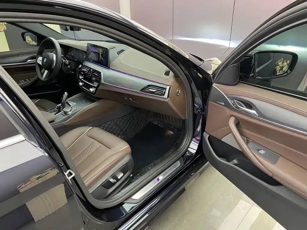 BMW 5 Series 2023 из CN, фото 5