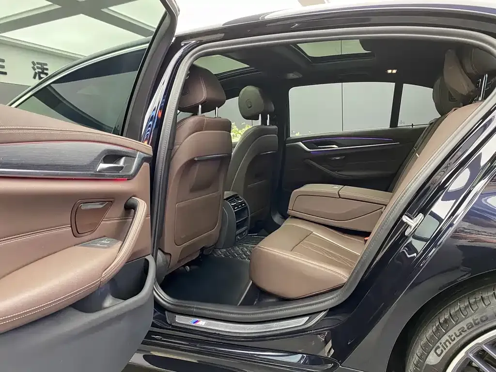 BMW 5 Series 2023 из CN, фото 3