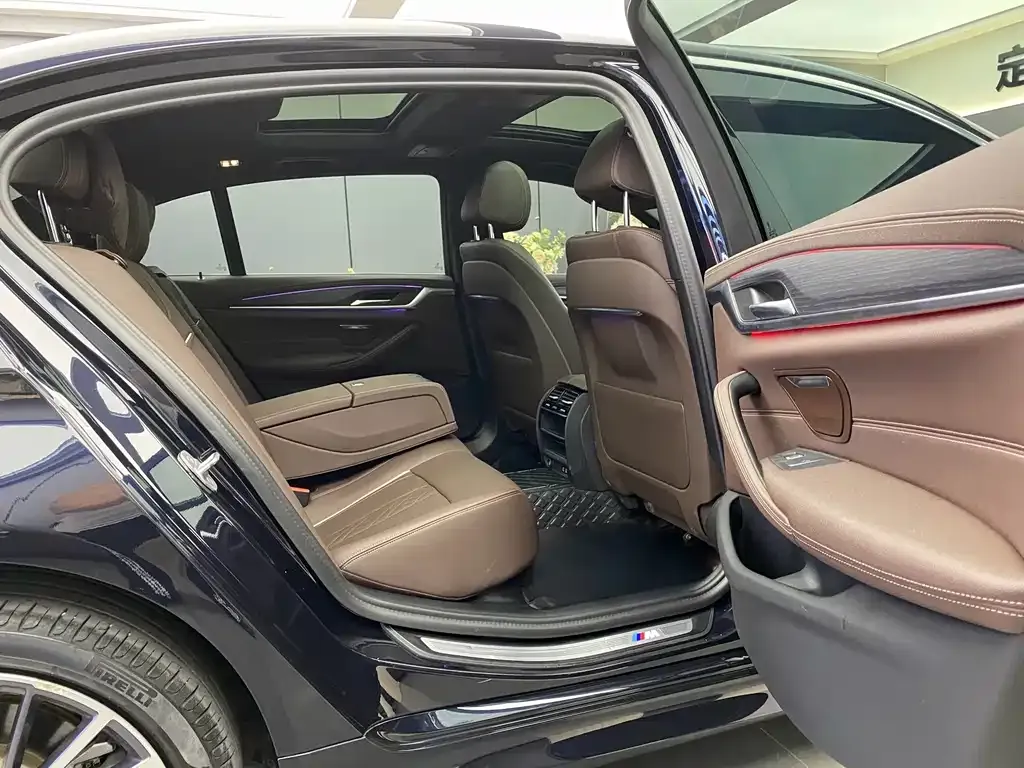 BMW 5 Series 2023 из CN, фото 8