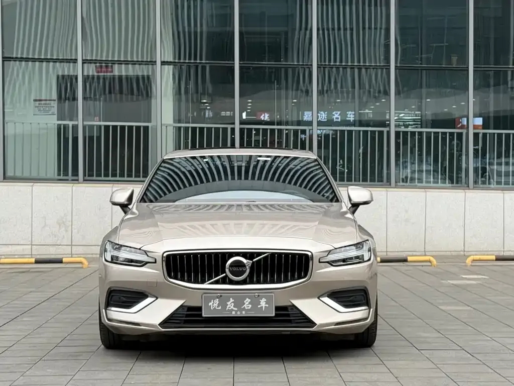 Volvo S60 — фото 8