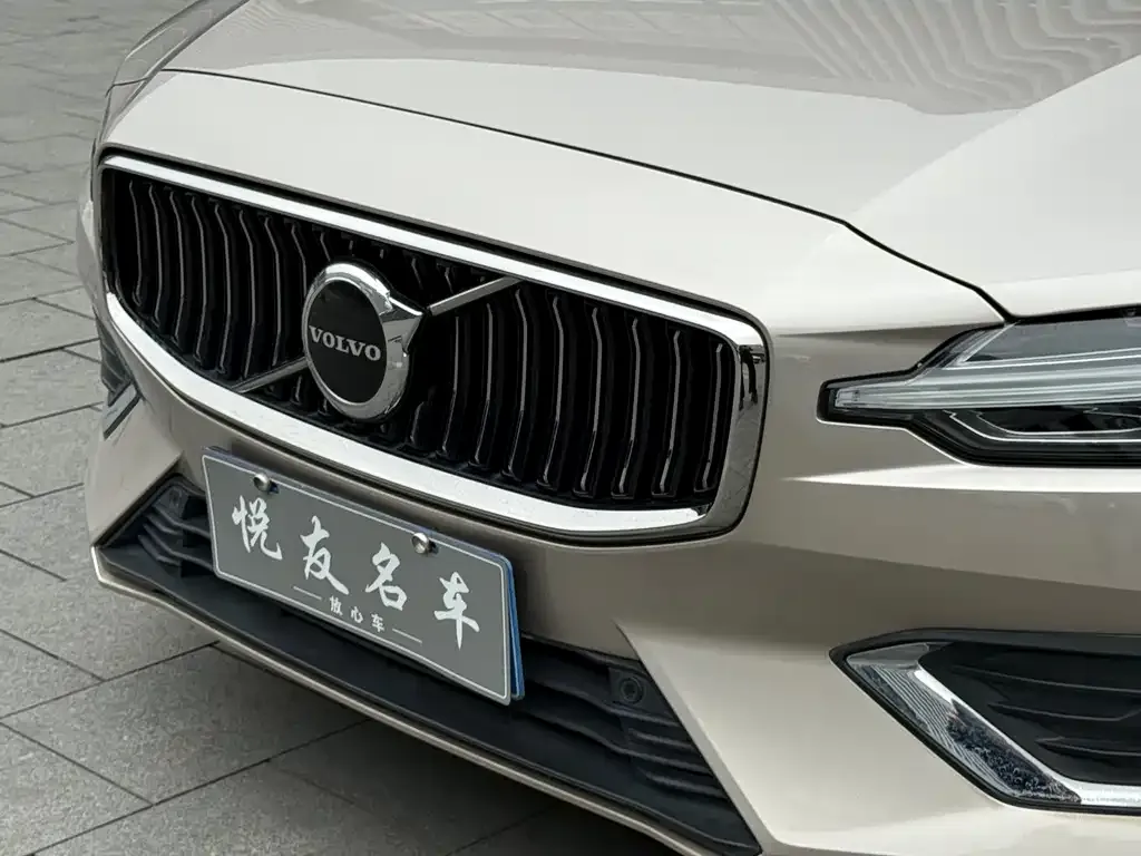 Volvo S60 — фото 9